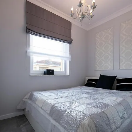 Nadmorski Apartament Komes Kolobrzeg Exterior photo