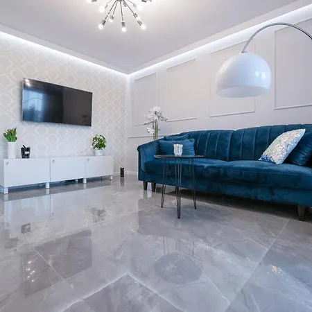 Nadmorski Apartament Komes Kolobrzeg Exterior photo