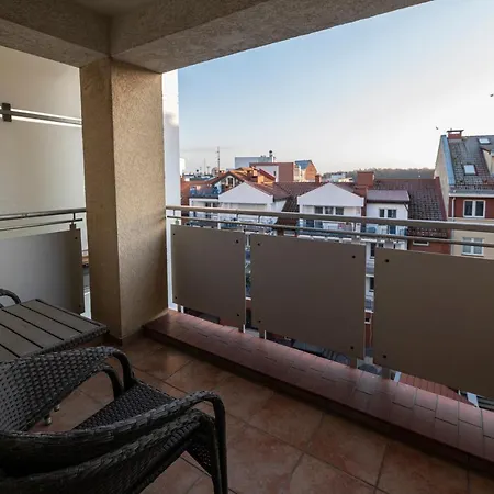 Nadmorski Apartament Komes Kolobrzeg Exterior photo